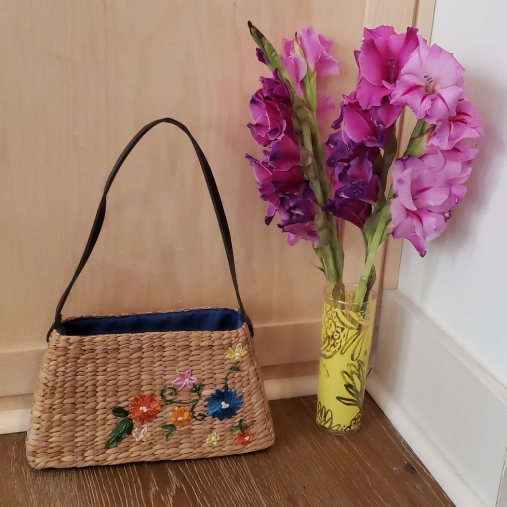 Straw shoulder bag